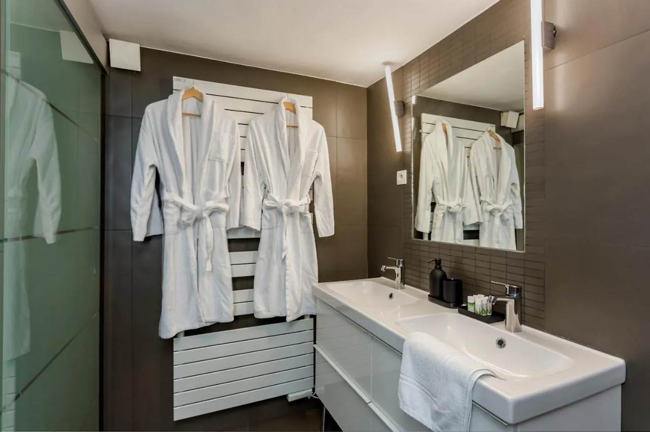 Design Et Confort Near Champs Elysees Paris