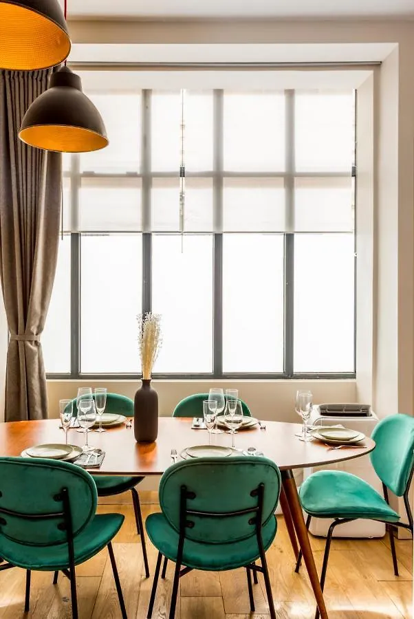 Design Et Confort Near Champs Elysees Paris Apartment