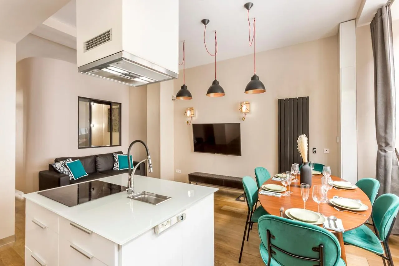 Design Et Confort Near Champs Elysees Paris