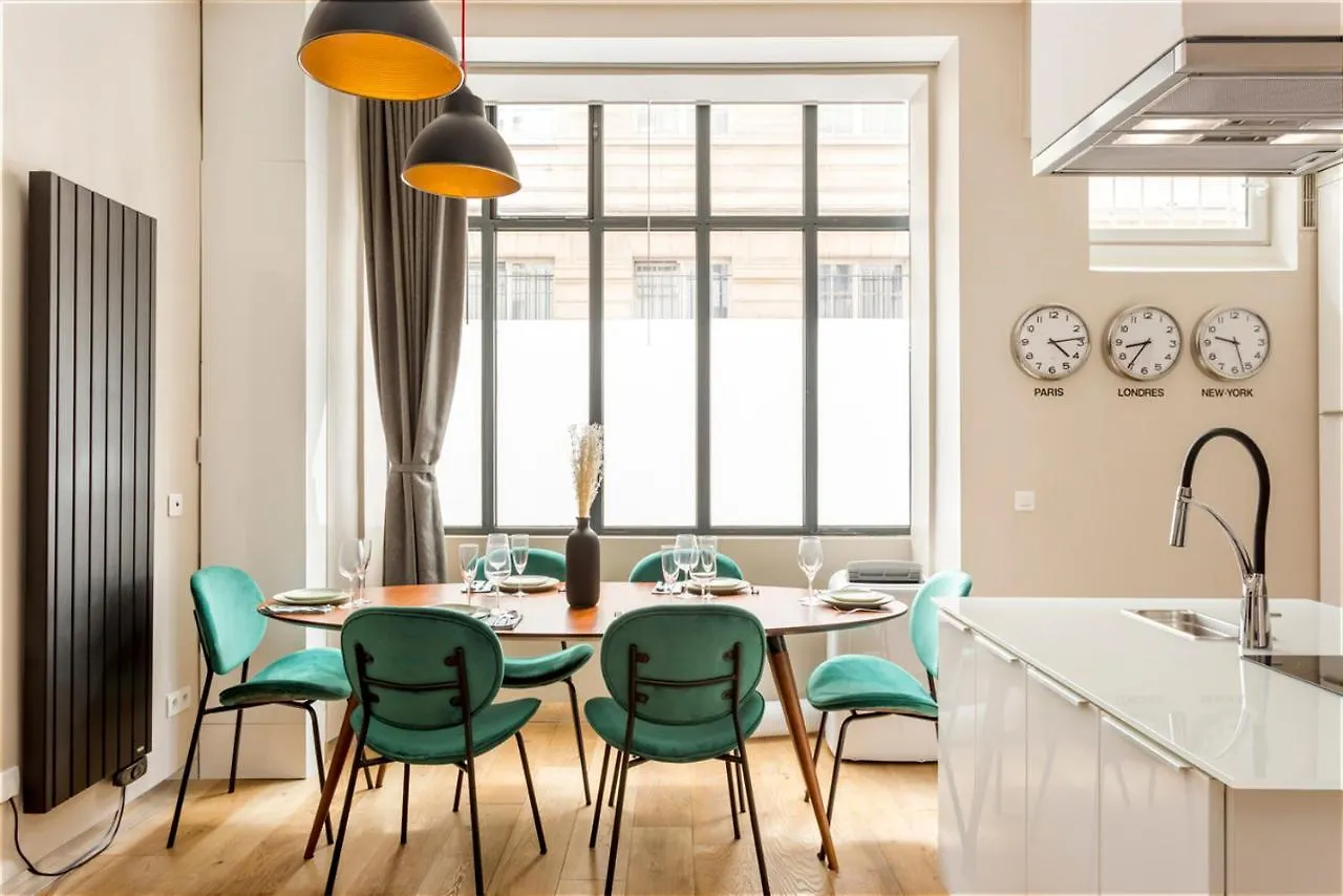 Apartment Design Et Confort Near Champs Elysees Paris