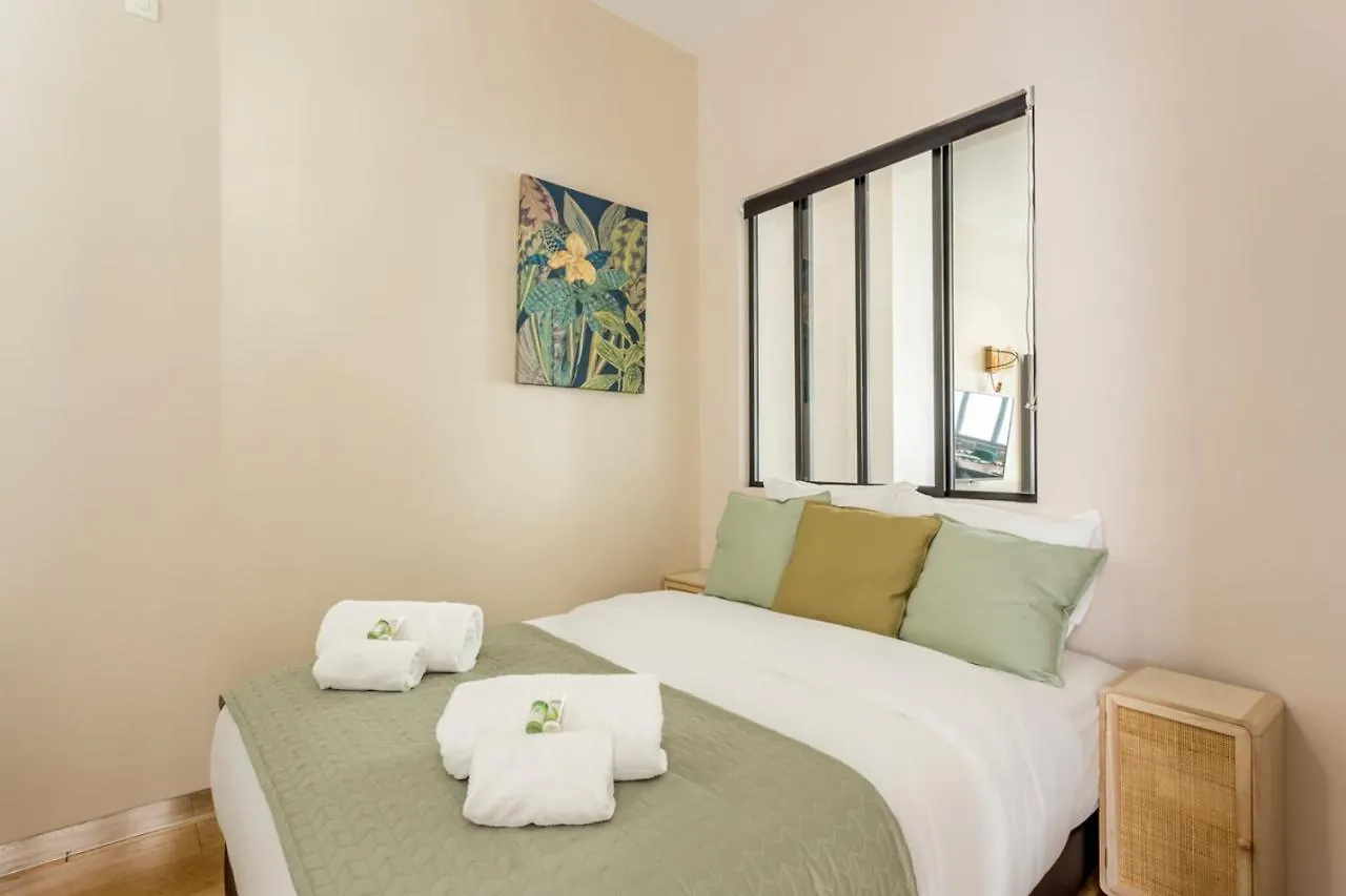 Apartment Design Et Confort Near Champs Elysees Paris